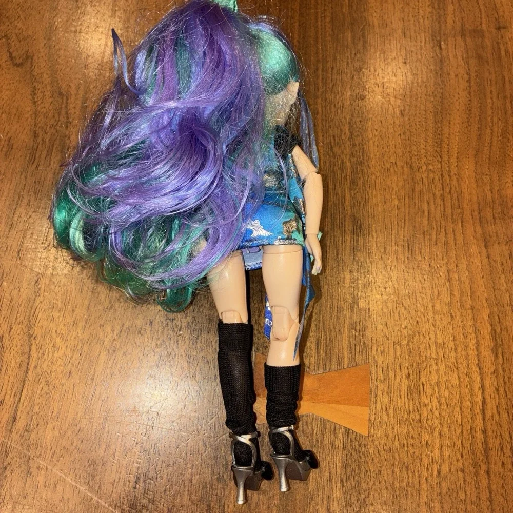 Rainbow High Junior High Holly De'Vious Doll Special Edition Collectible